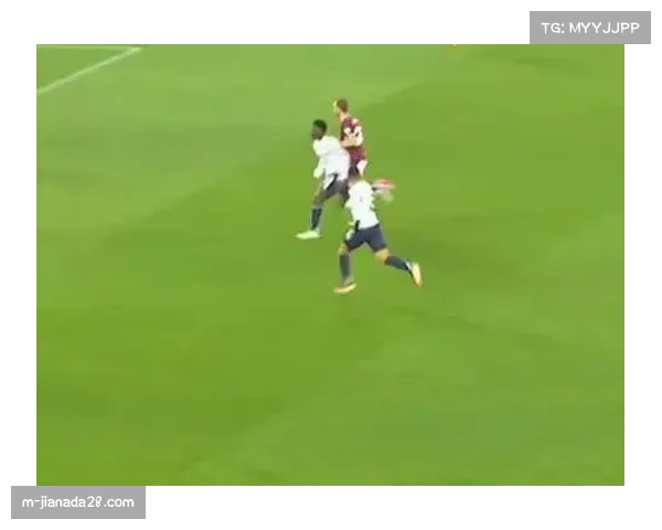 西汉姆联主场与曼联战平 鲍文助攻绍切克破门